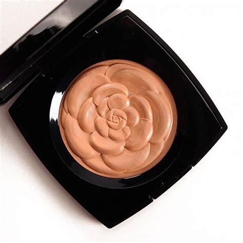 Chanel Lumiere d'Ete Illuminating Powder Review & Swatches